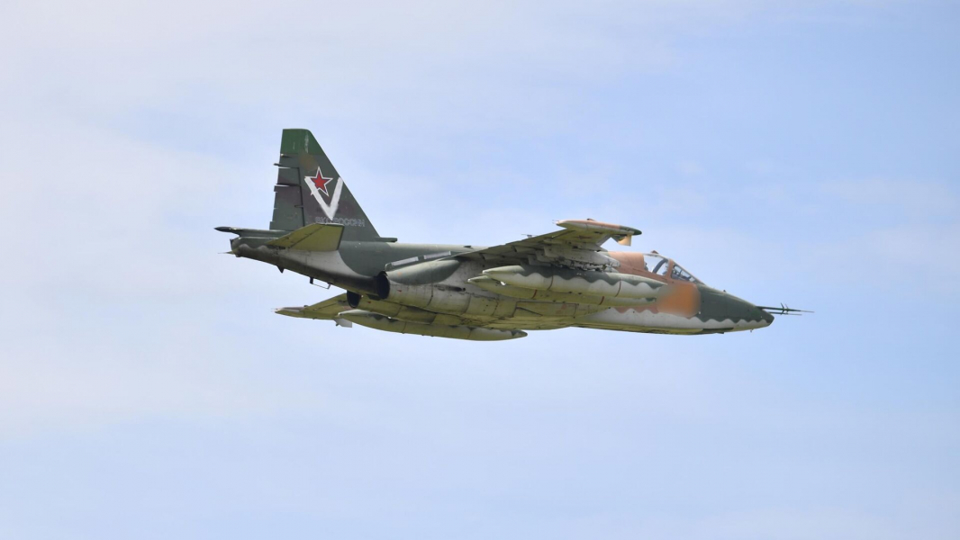 МО: экипажи Су-25 уничтожили живую силу и технику ВСУ в курском приграничье МО: экипажи Су-25 уничтожили живую силу и технику ВСУ в курском приграничье