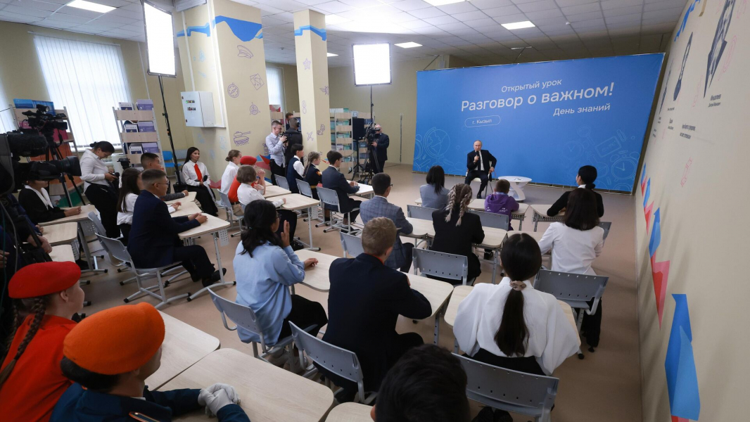 Путин пообещал обсудить открытие базы для подготовки военнослужащих в Туве Путин пообещал обсудить открытие базы для подготовки военнослужащих в Туве