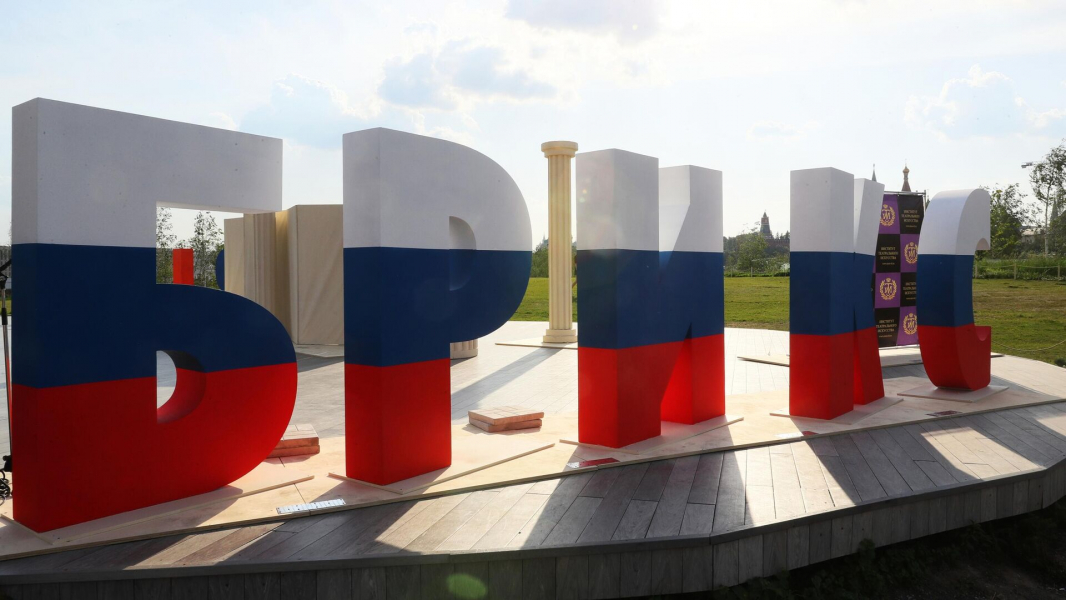 Песков: Кремль не планирует переносить саммит БРИКС из Казани на фоне атак БПЛА Песков: Кремль не планирует переносить саммит БРИКС из Казани на фоне атак БПЛА