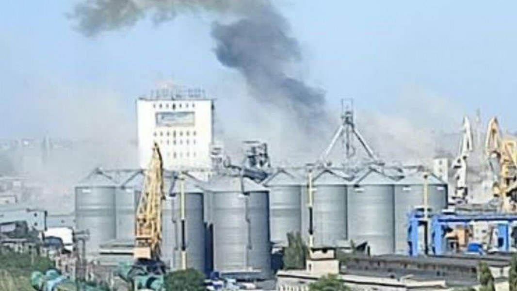 Подполье сообщило об ударе по складу со снарядами и ракетами в порту в Одессе Подполье сообщило об ударе по складу со снарядами и ракетами в порту в Одессе