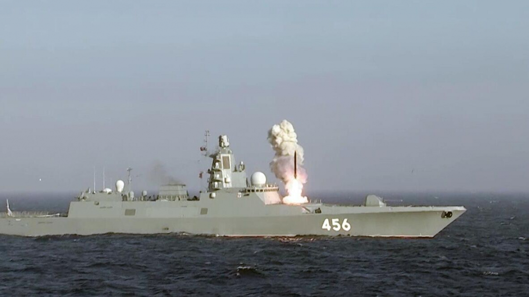 Корабли выполнили стрельбы по условной цели в Баренцевом море на учениях "Океан" Корабли выполнили стрельбы по условной цели в Баренцевом море на учениях "Океан"