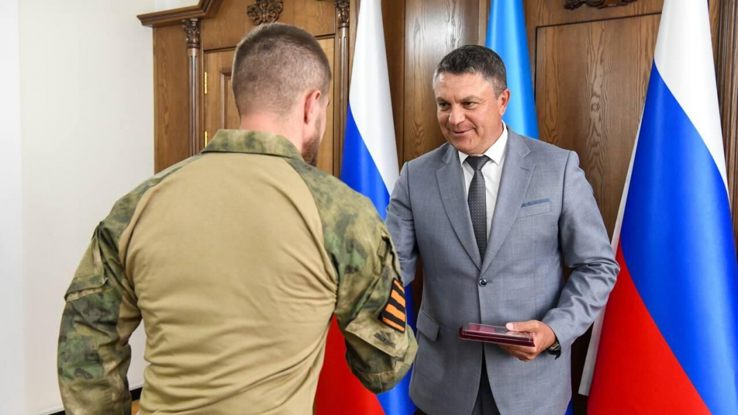 Пасечник наградил 24 росгвардейца за выполнение задач повышенной сложности Пасечник наградил 24 росгвардейца за выполнение задач повышенной сложности